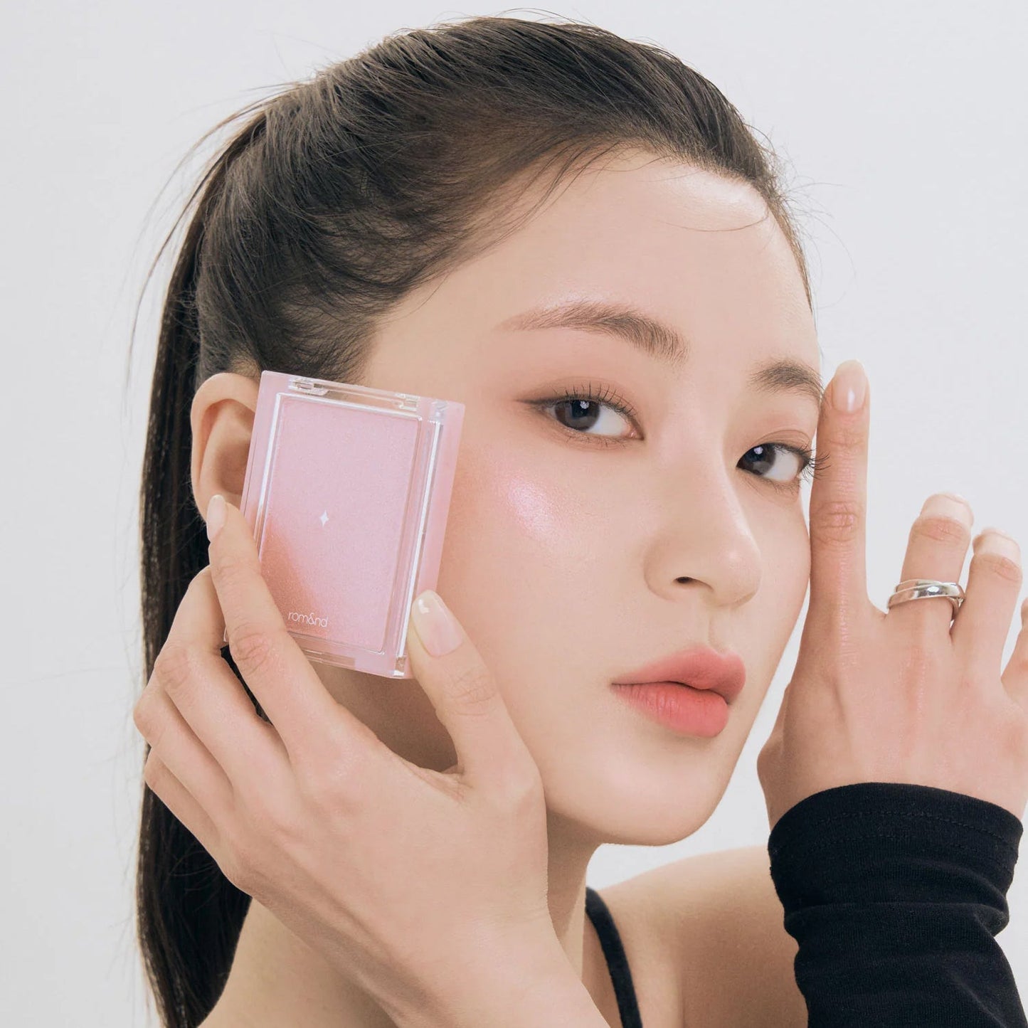 Rom&nd See-Through Veillighter